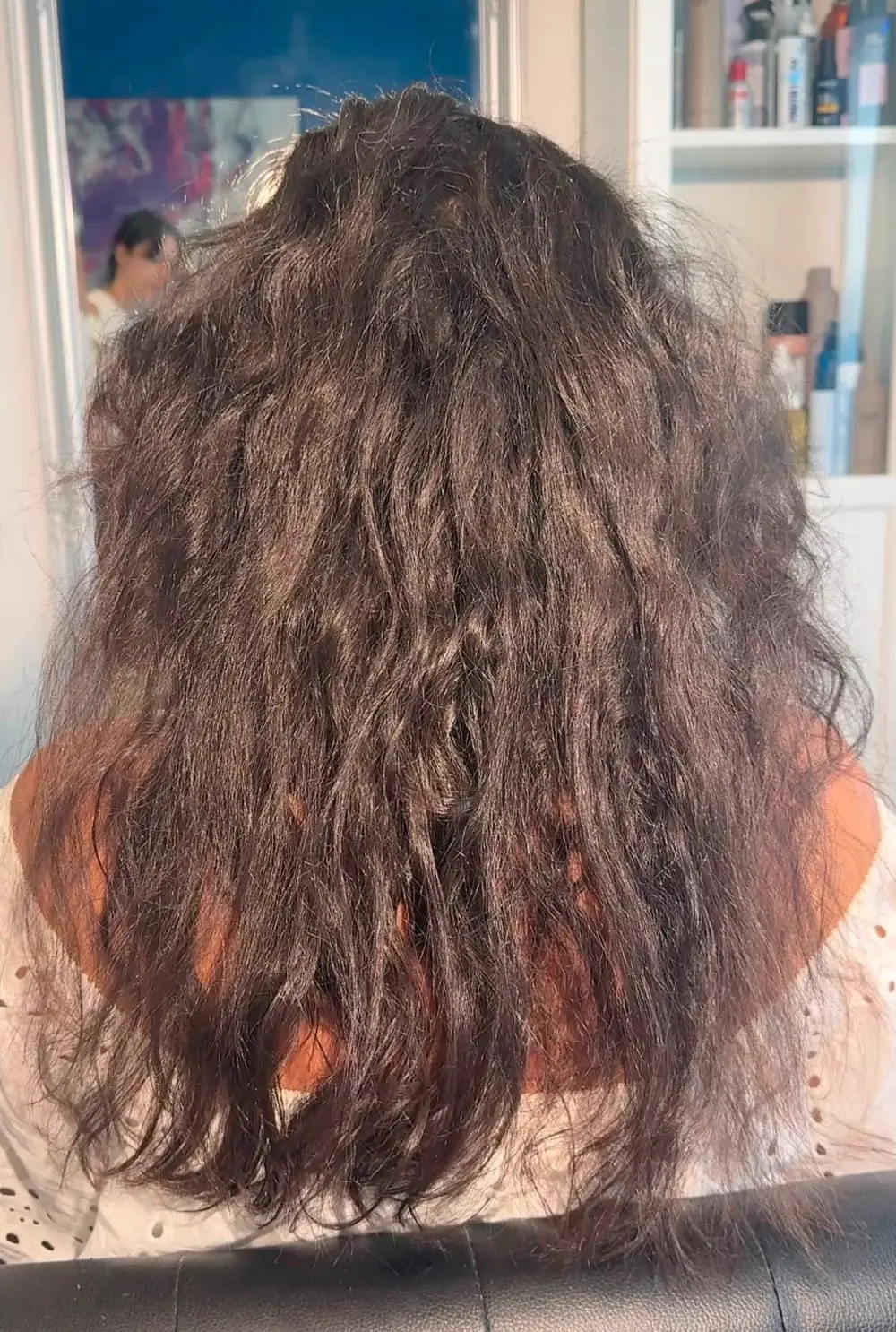 Păr creț și cu frizz înainte de nanoplastie — Mya Beauty Galați